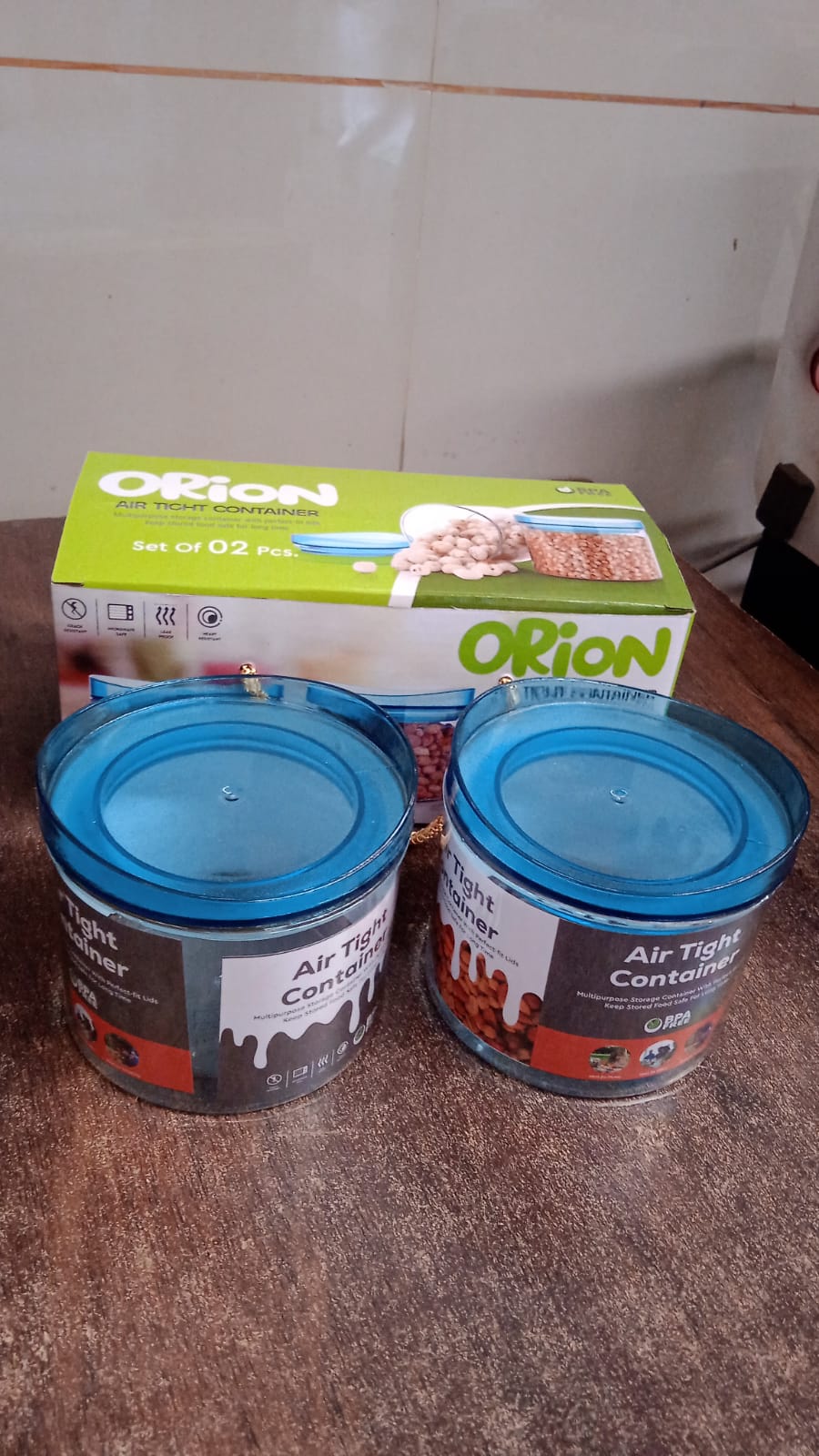 The complete 2-piece airtight kitchen jar set with black lids, ready for use in any home.