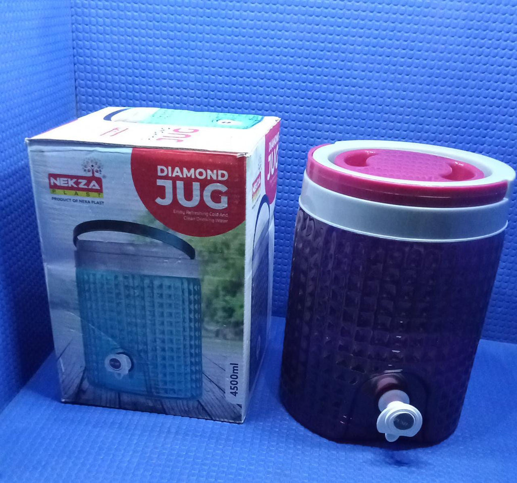 Large 4.5 litre diamond cut plastic jug, perfect for family use.