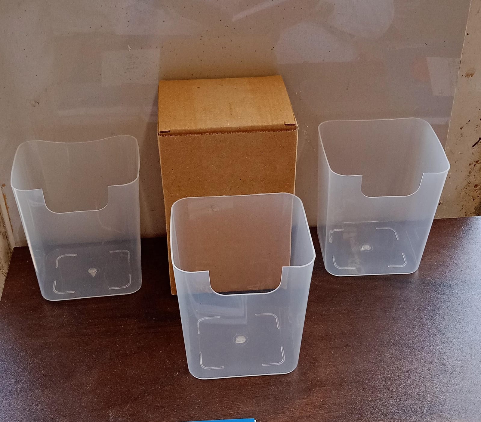 Packaging for the BeautyBare clear plastic drawer organizer set.