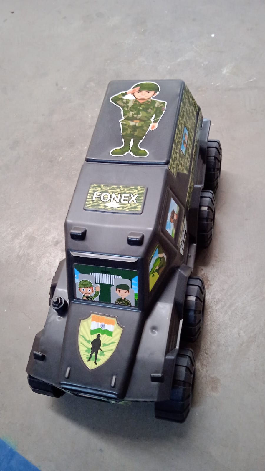 Packaging of the Brain Horizon military toy car.