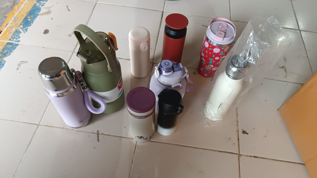 Stainless steel thermos bottle featuring leak-proof cup lid