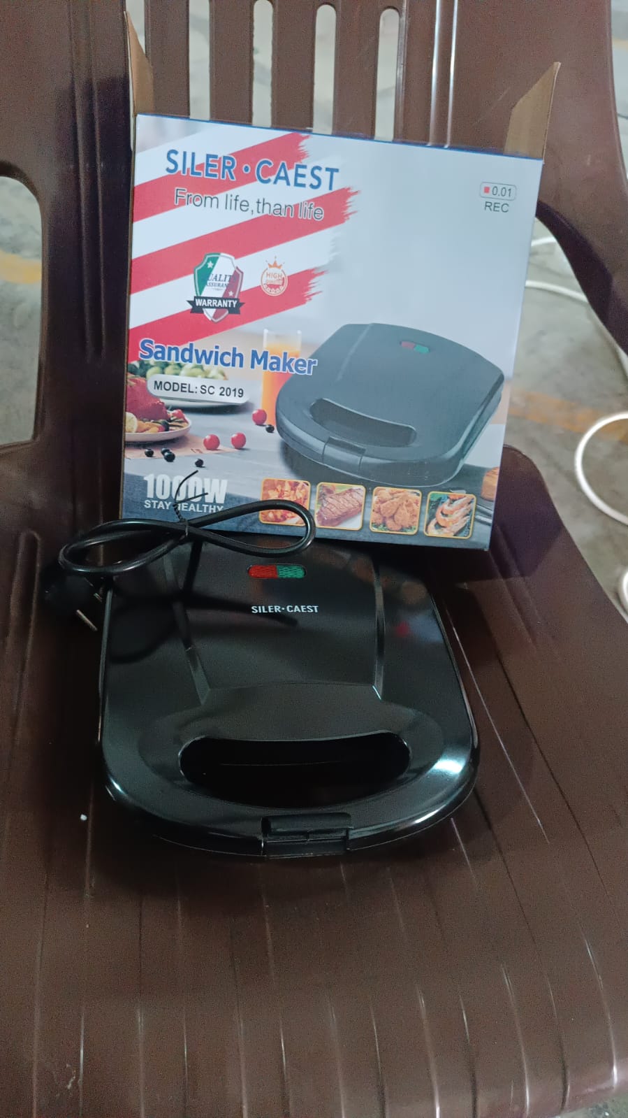 Dabster sandwich maker in its branded retail packaging.