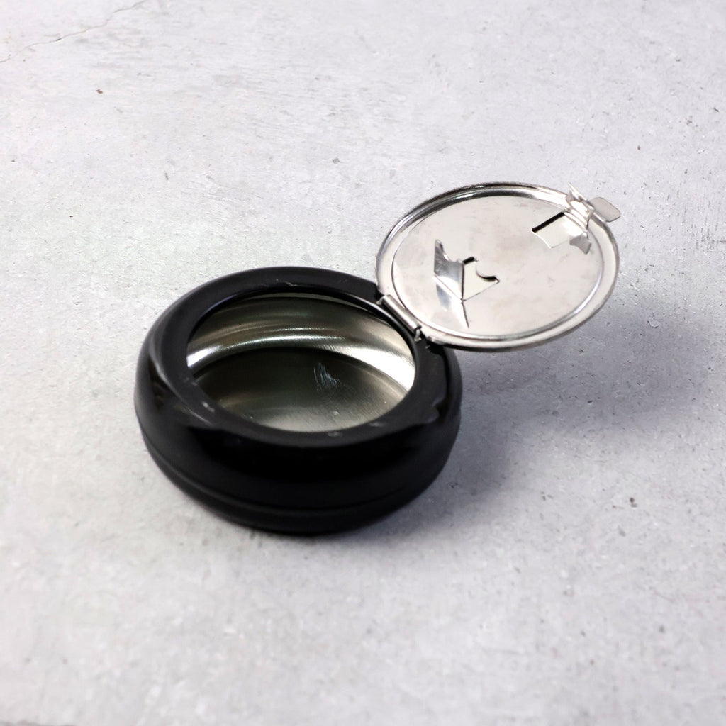 Portable windproof ashtray suitable for indoor and outdoor use