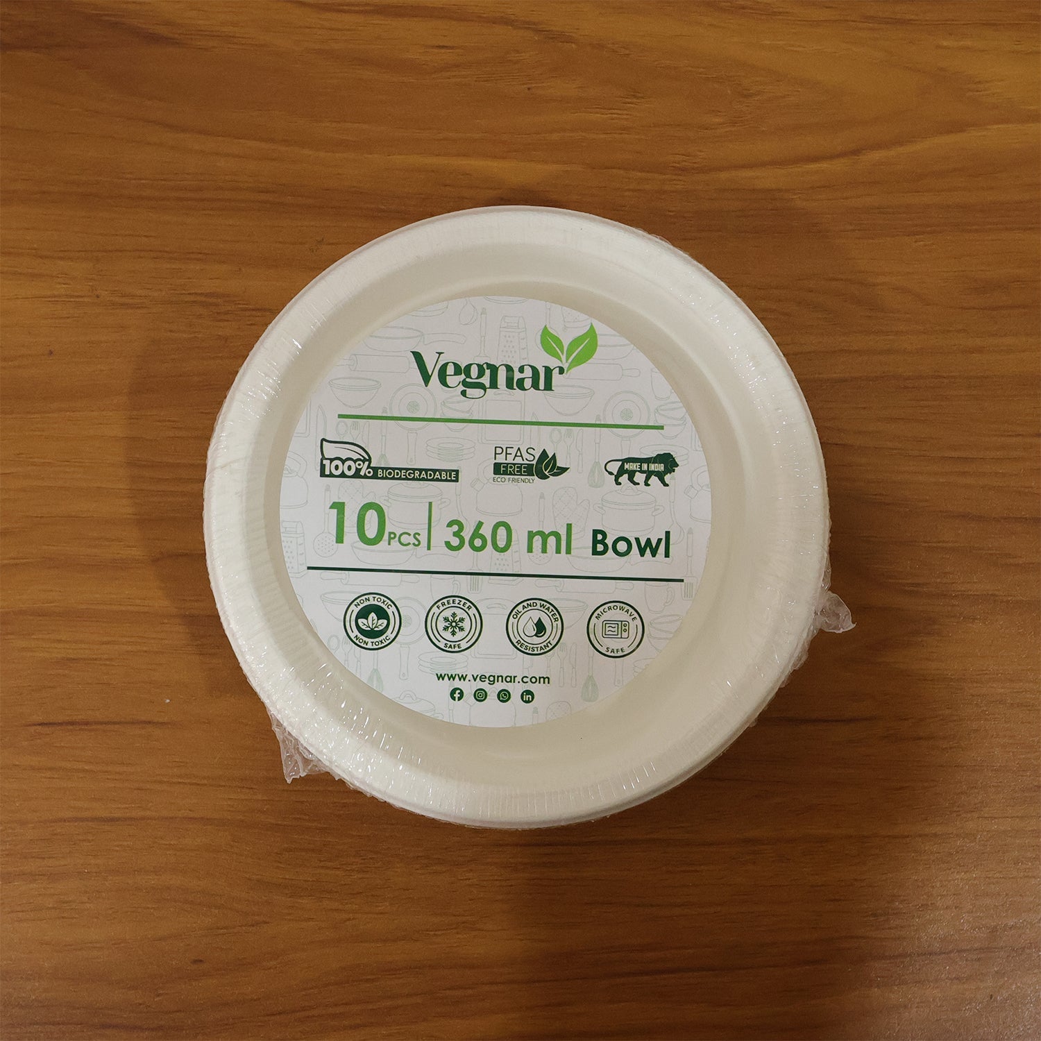 Close-up of single Vegnar 360ml disposable serving bowl