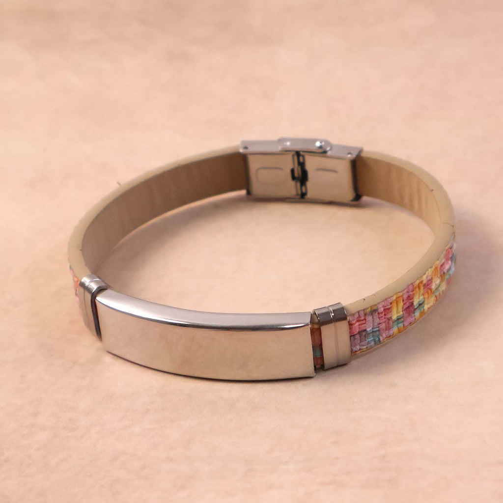Fashionable hand bracelet with sleek and colorful woven design