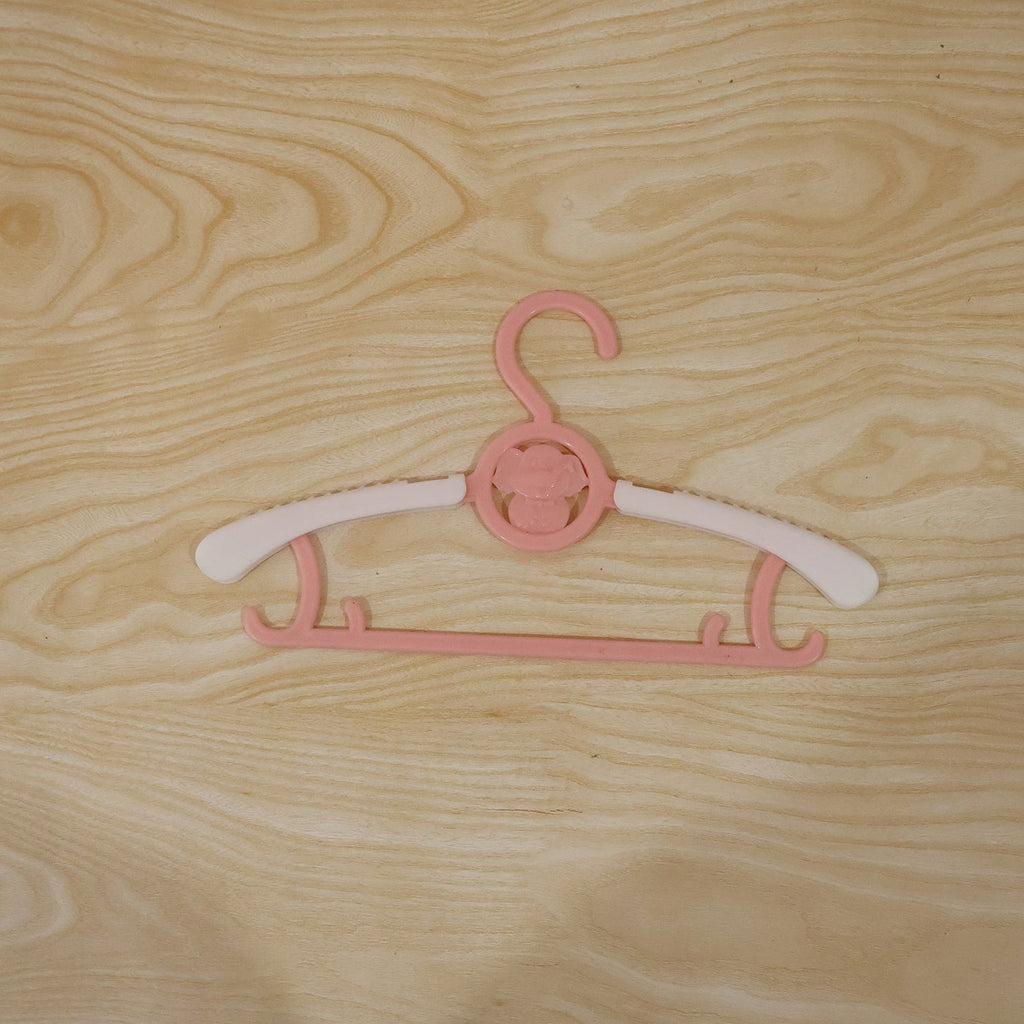 Multi-color children's hanger for nursery organizing