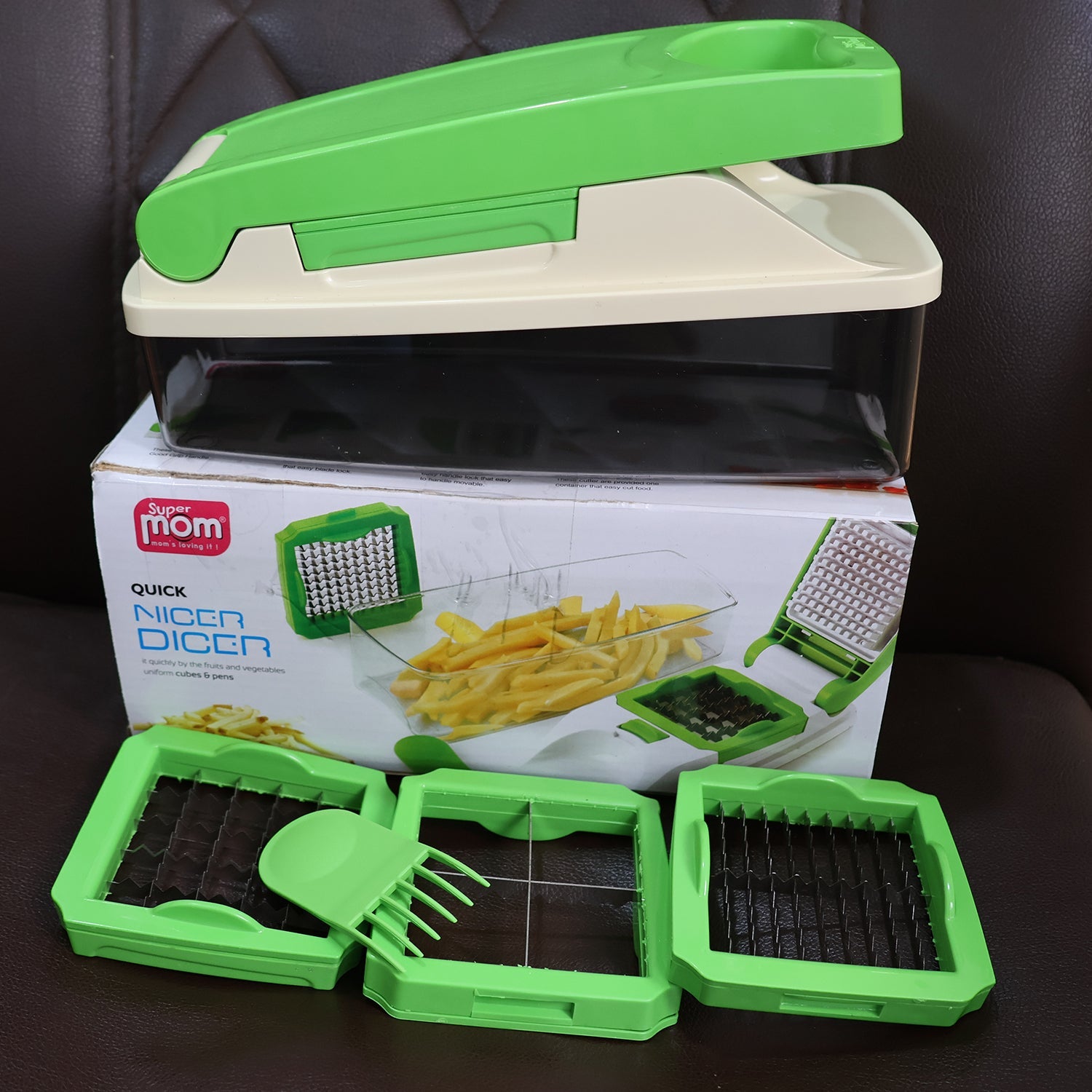 Multipurpose kitchen chopper featuring stainless blades and sturdy container