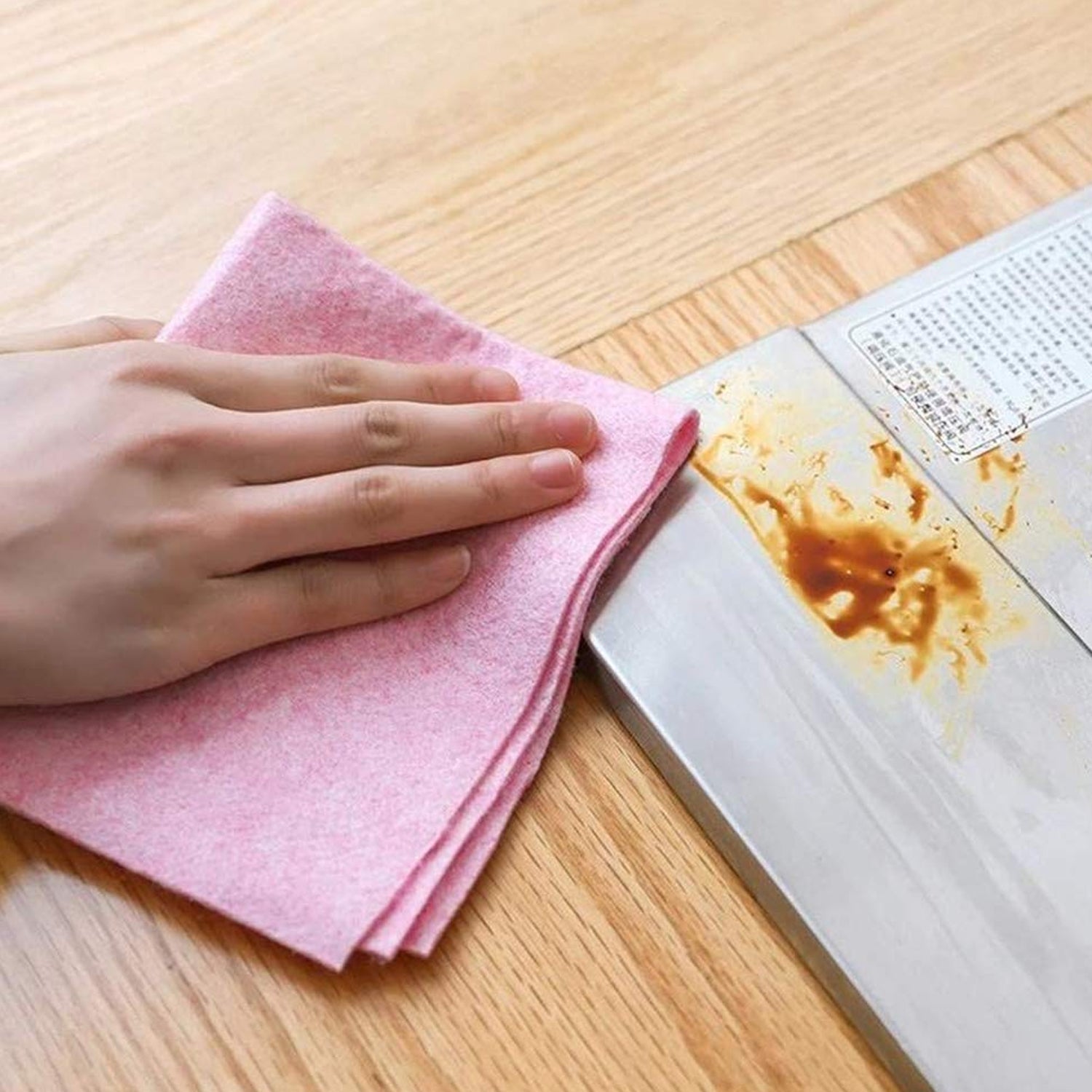 Kitchen surface cleaning cloth for oil and stain removal