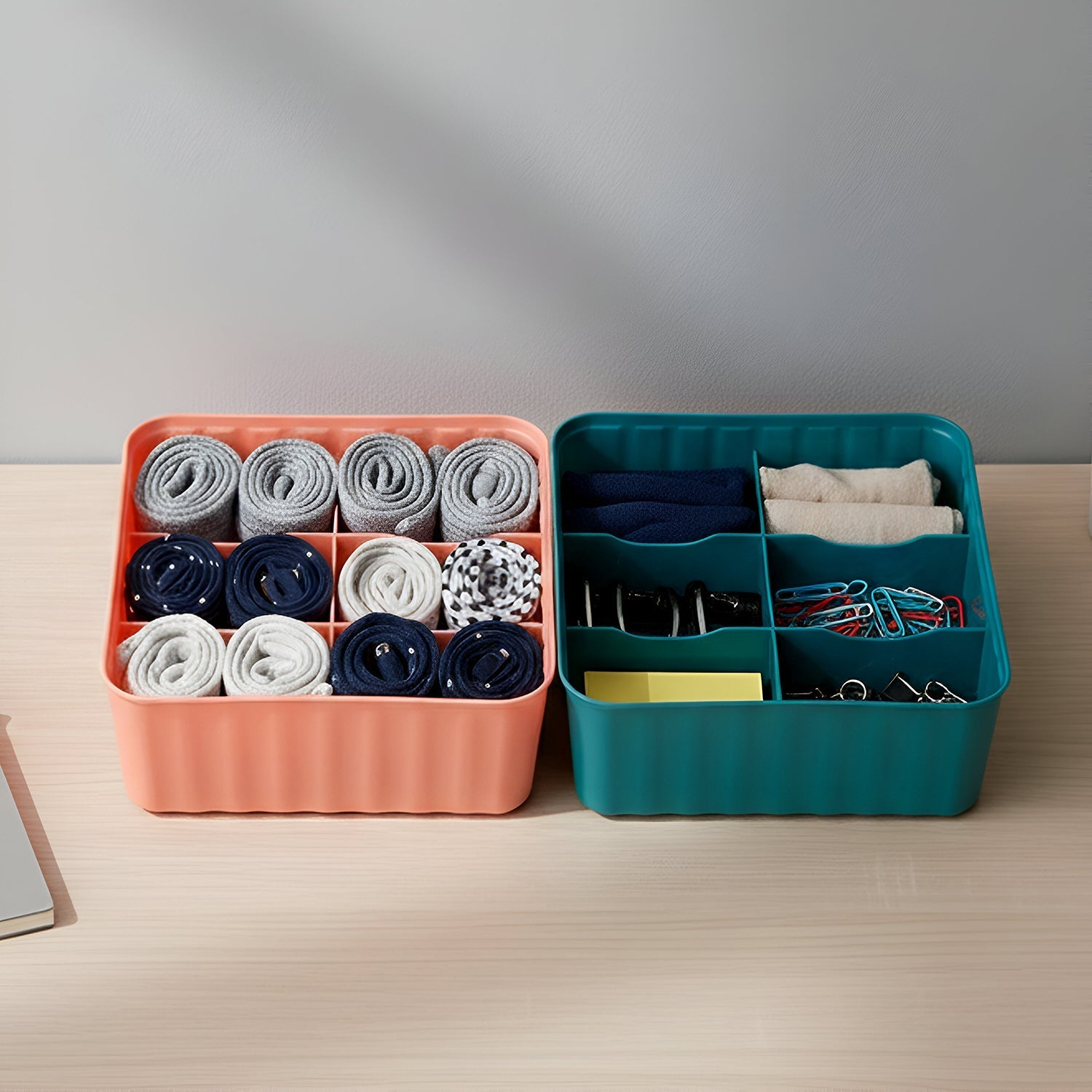 Plastic compartment organizer ideal for cosmetics and personal items