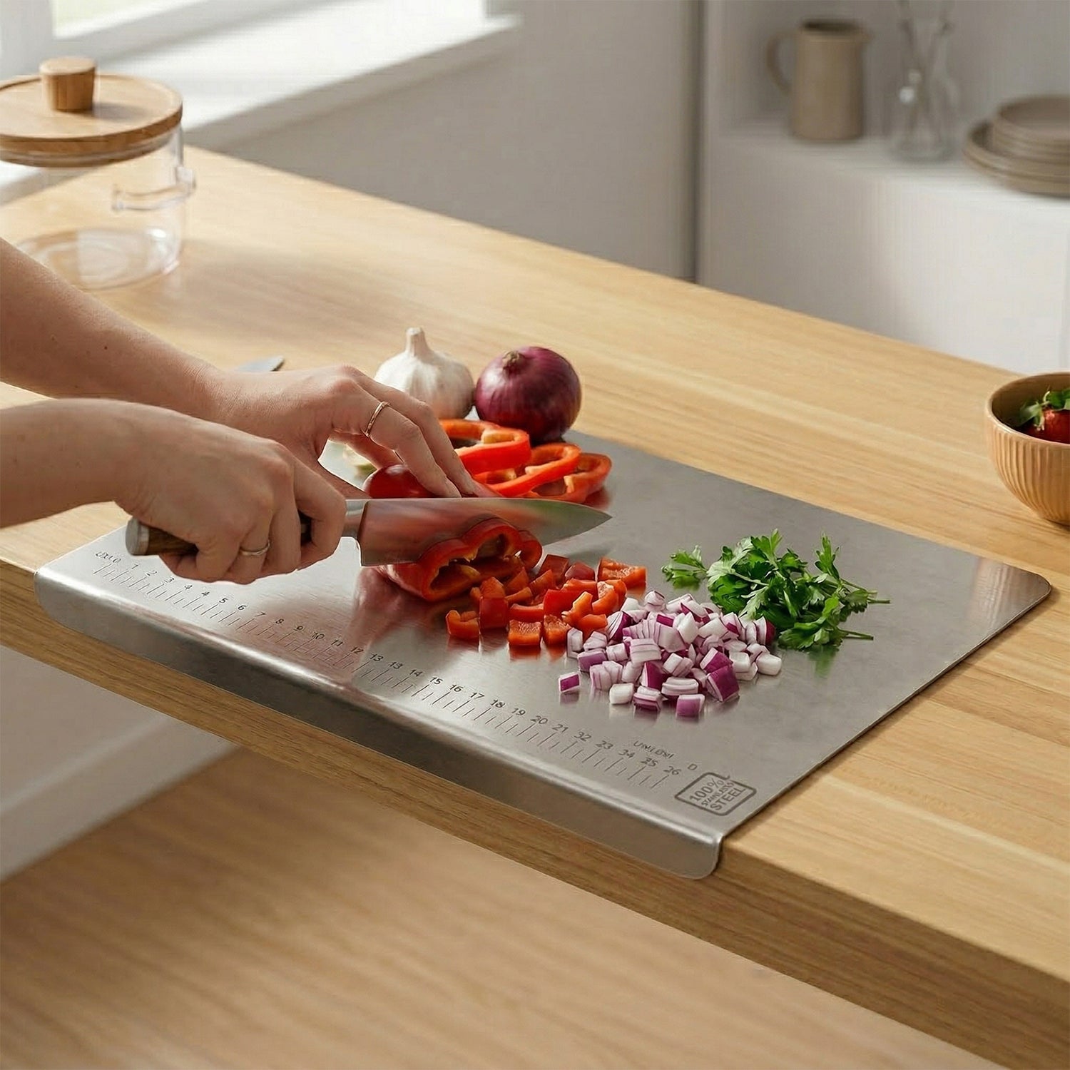 Durable stainless steel cutting plate for kitchen use
