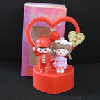 Decorative romantic couple resin love showpiece for anniversary or birthday gift