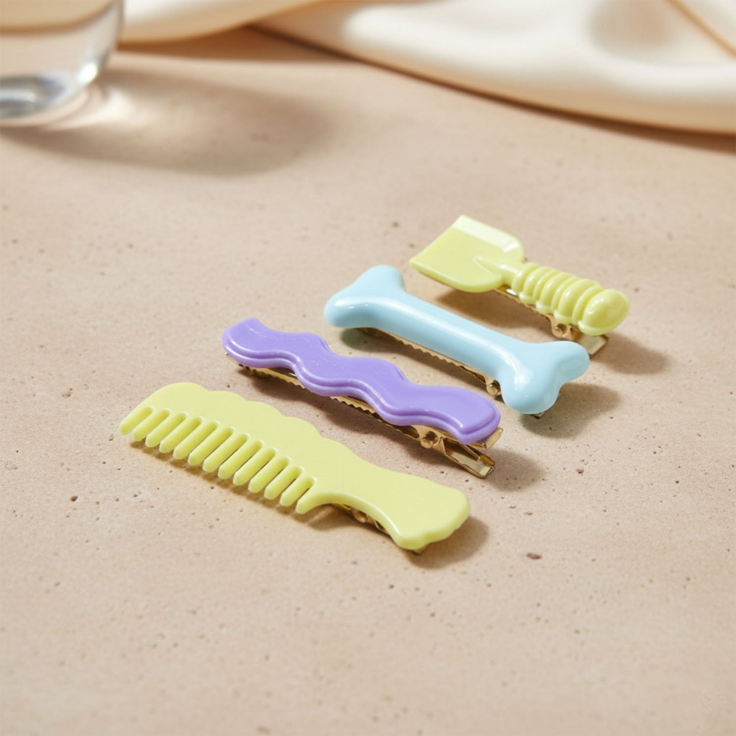 Women’s hair styling clips in alligator design for versatile looks