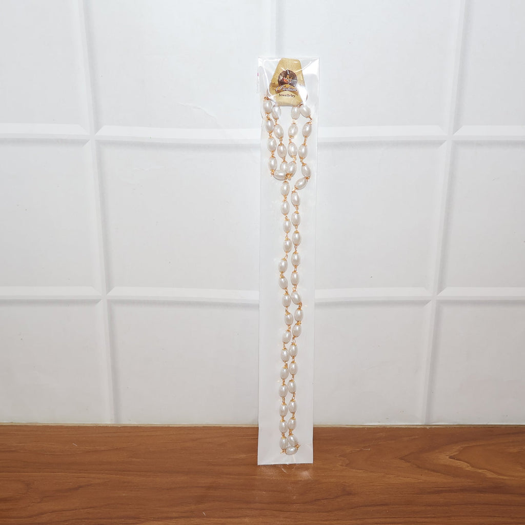 Fashion necklace with pearl beads and gold accent links