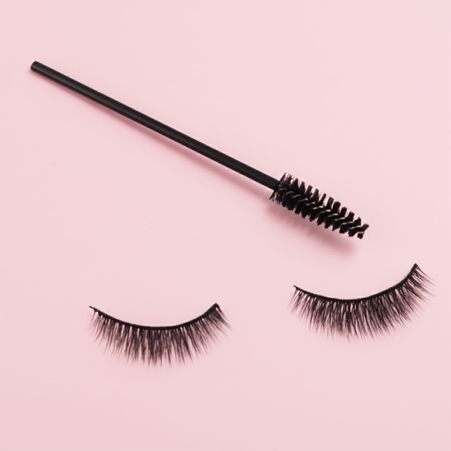 Detailed close-up of premium 3D mink eyelashes