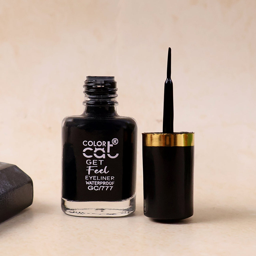 Premium waterproof eyeliner packaging displaying 8 ml liquid container.