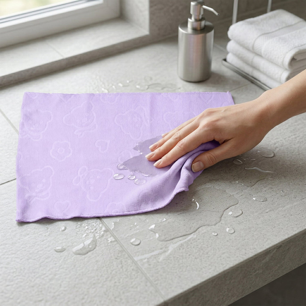 Reusable microfiber cleaning cloth for household cleaning
