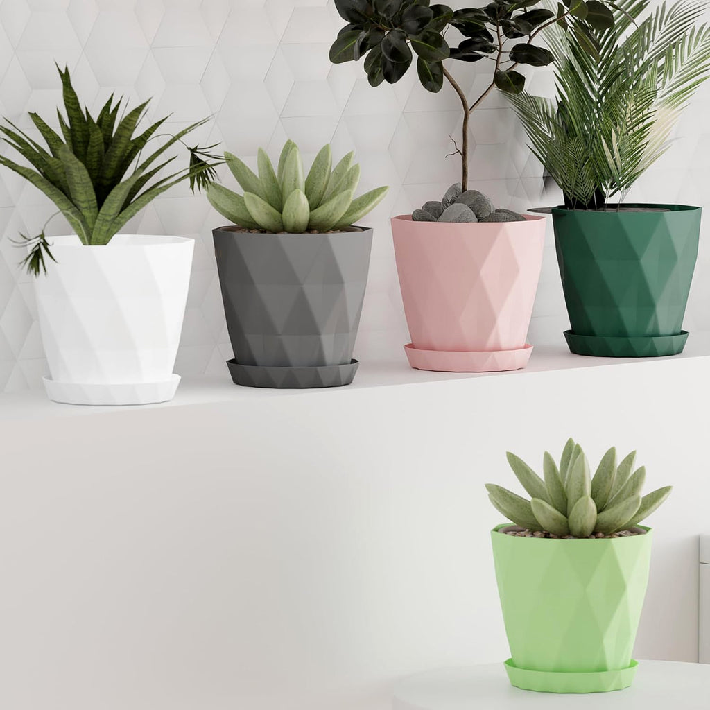 Decorative diamond pattern plastic flower pot ideal for home décor