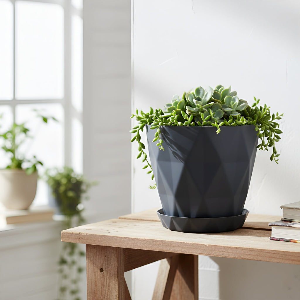 Stylish plastic flower pots featuring diamond design with matching trays