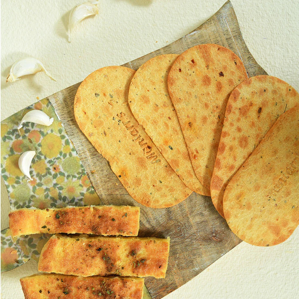 Close-up of Maniarr's Garlic Bread Khakhra, highlighting its crispy texture.