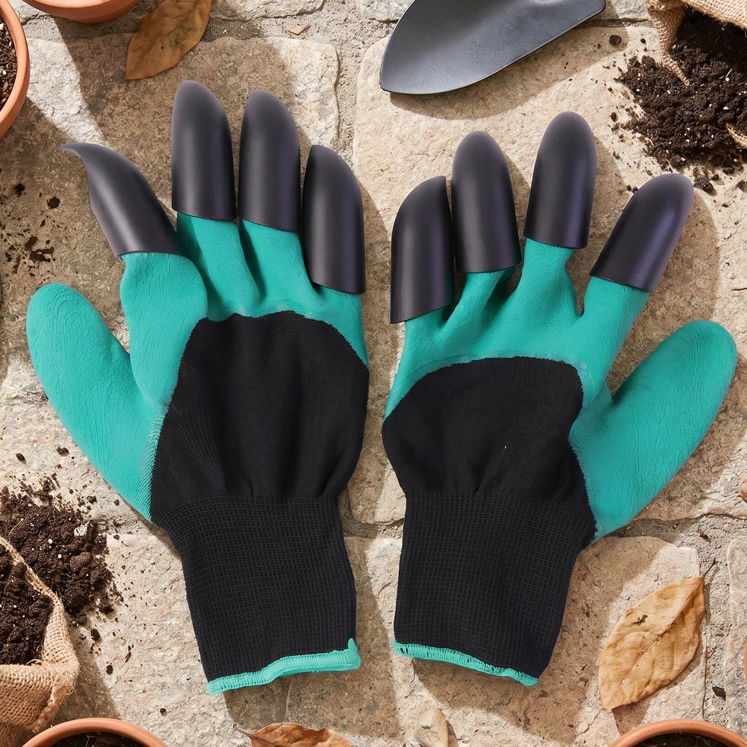 Outdoor use gardening gloves with claw tips for gardening and farming