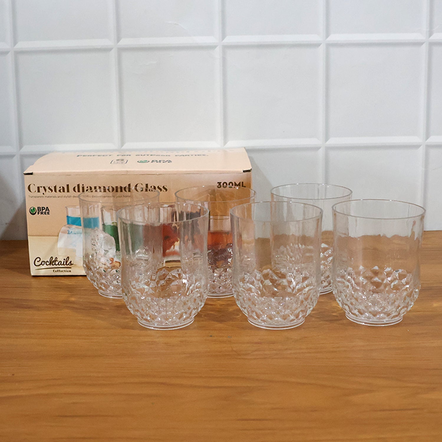 Elegant diamond-pattern tumbler glasses for water and juice serving