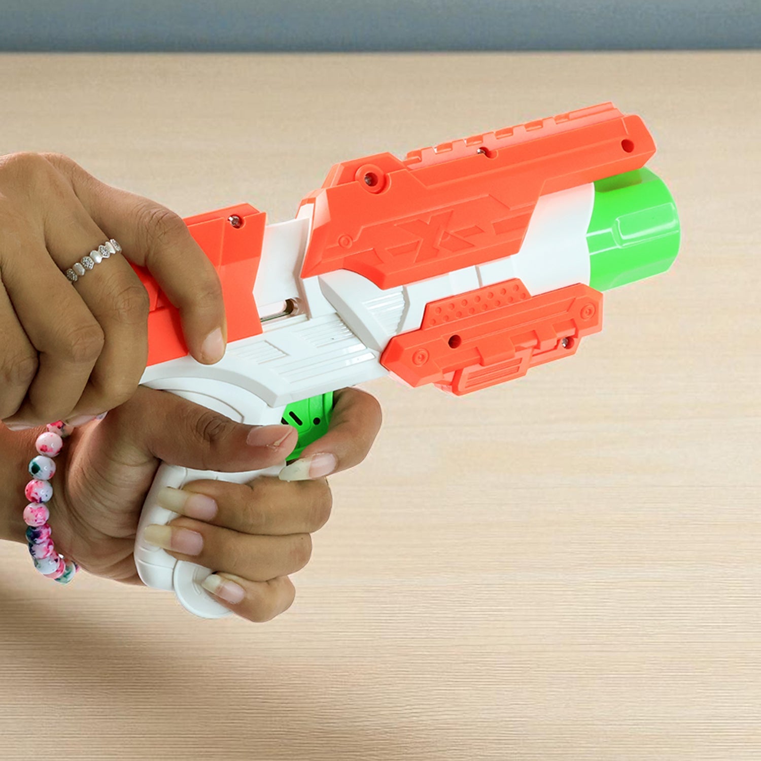 Child-safe plastic toy dart gun with foam bullet darts