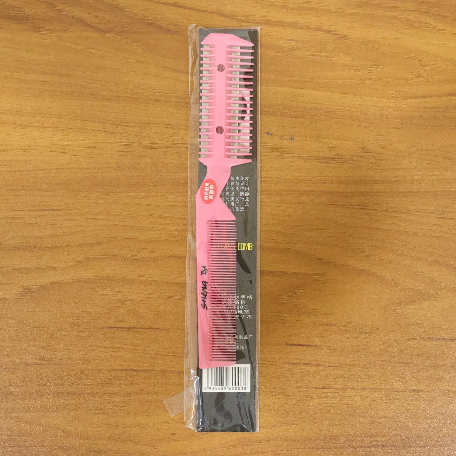 Use of hair cutting comb for styling and thinning