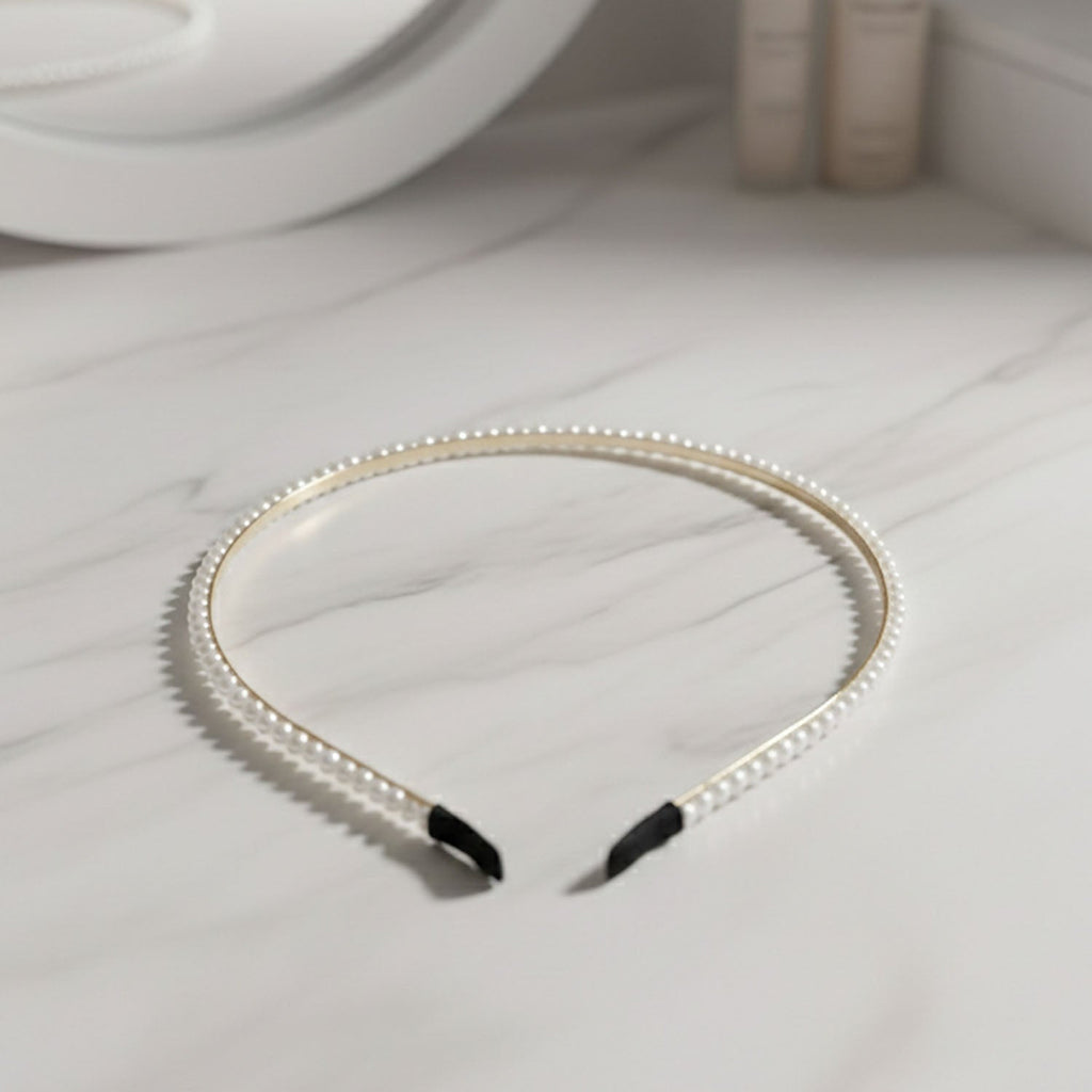 Fashion hair band decorated with elegant pearls