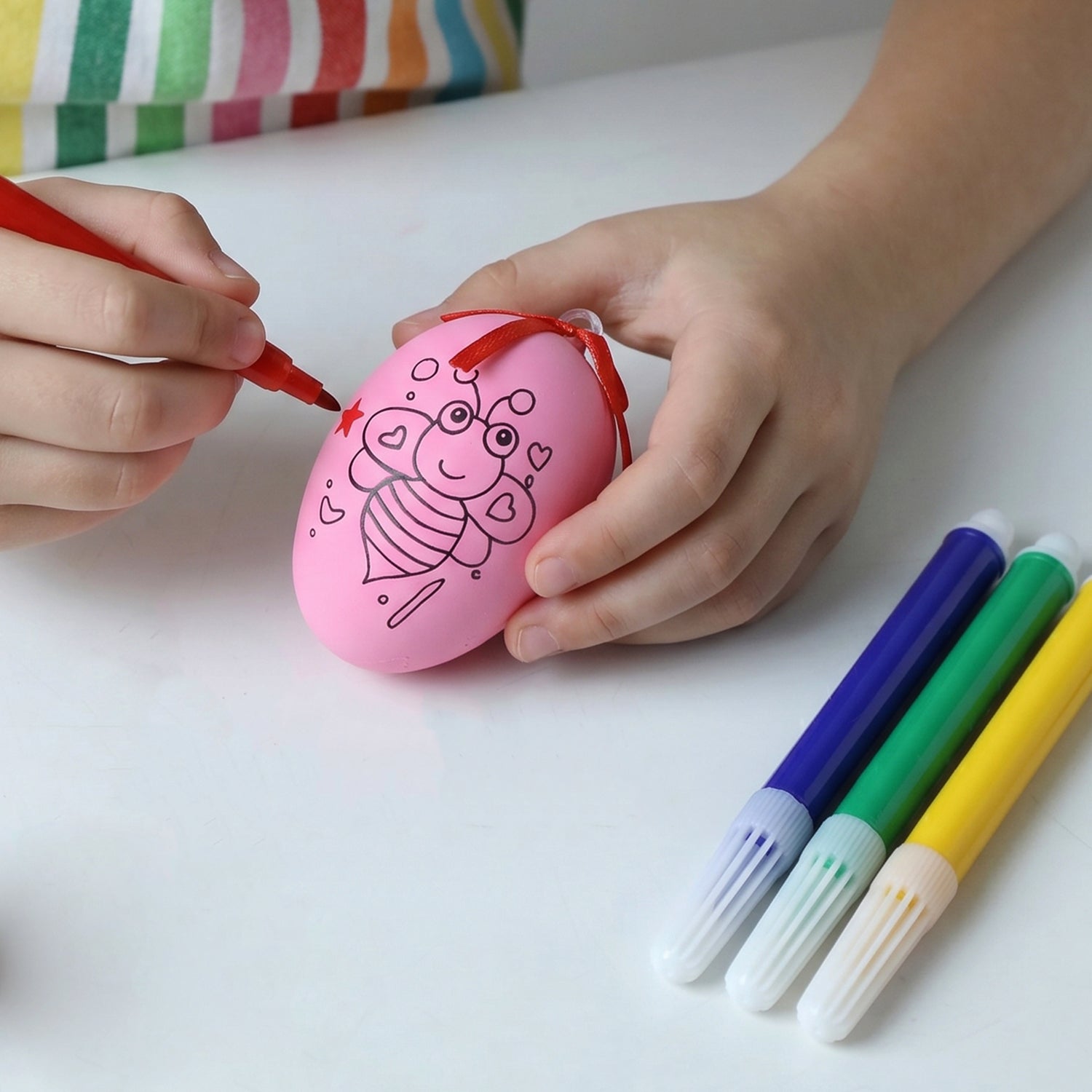 Egg coloring kit including color pens for kidsÕ creative crafts