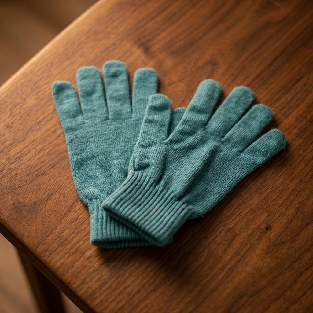 unisex winter hand gloves suitable for men and women