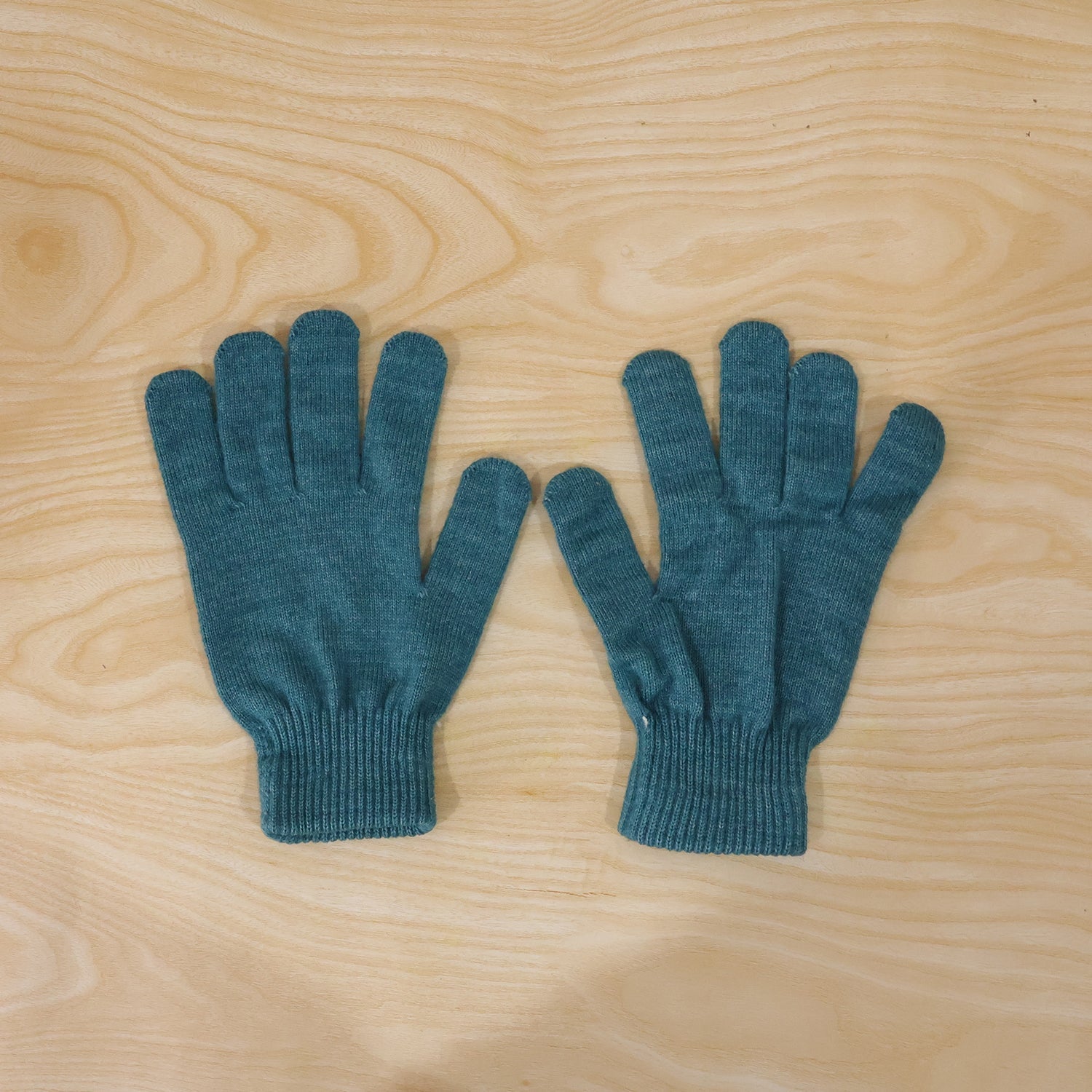 everyday winter wear gloves from multiple angles