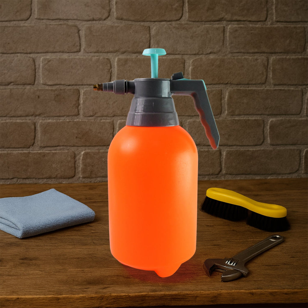 Translucent body of the 2L garden sprayer showing fluid level markings.