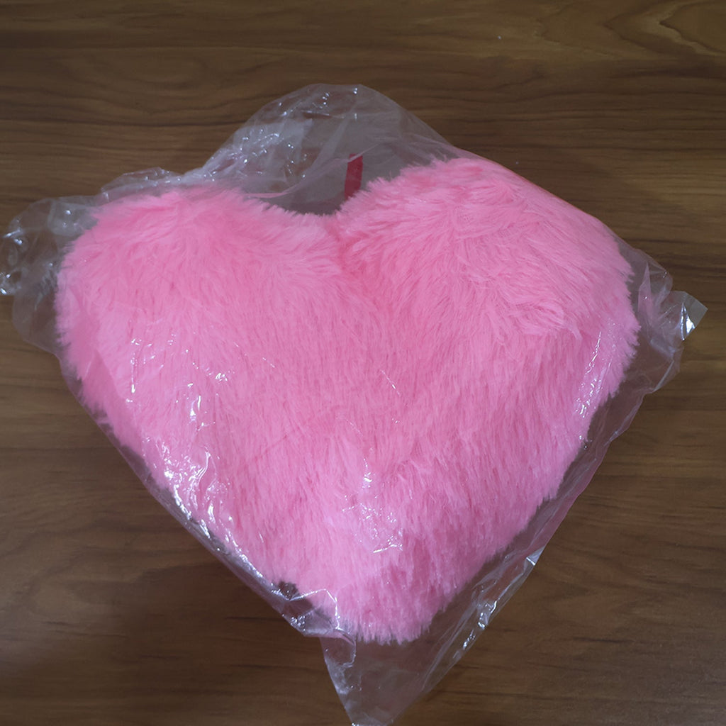 Romantic plush heart cushion suitable for bedroom comfort