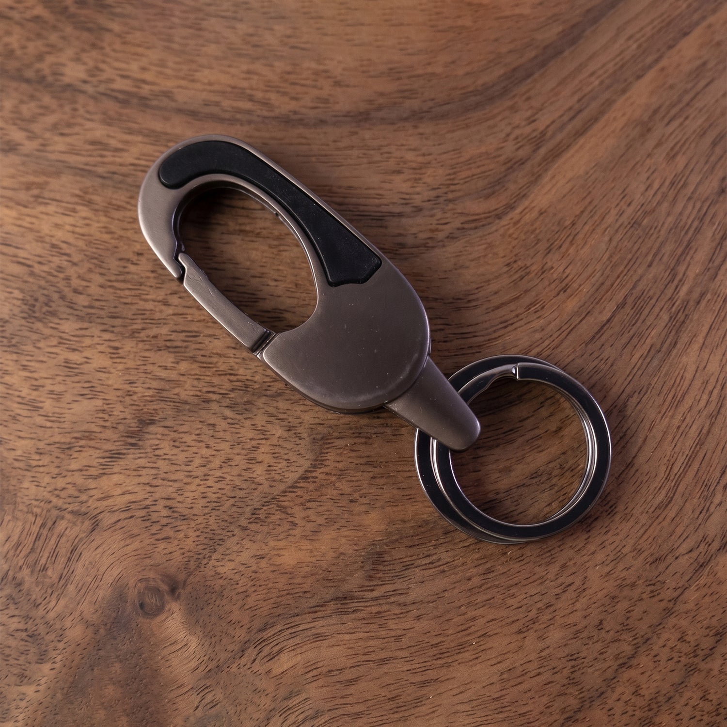 Stylish and lightweight metal key holder for everyday keys.