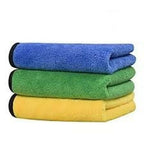 Close-up of microfiber cloth fibers highlighting high absorbency and scratch-free fabric