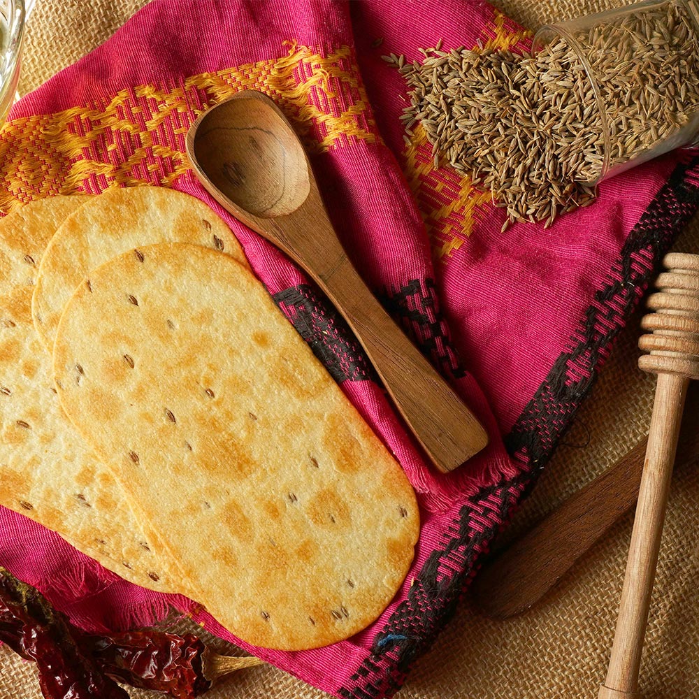 Crispy Maniarr's Mini Slim Bites Khakhra served in a bowl, perfect for a light Indian snack.