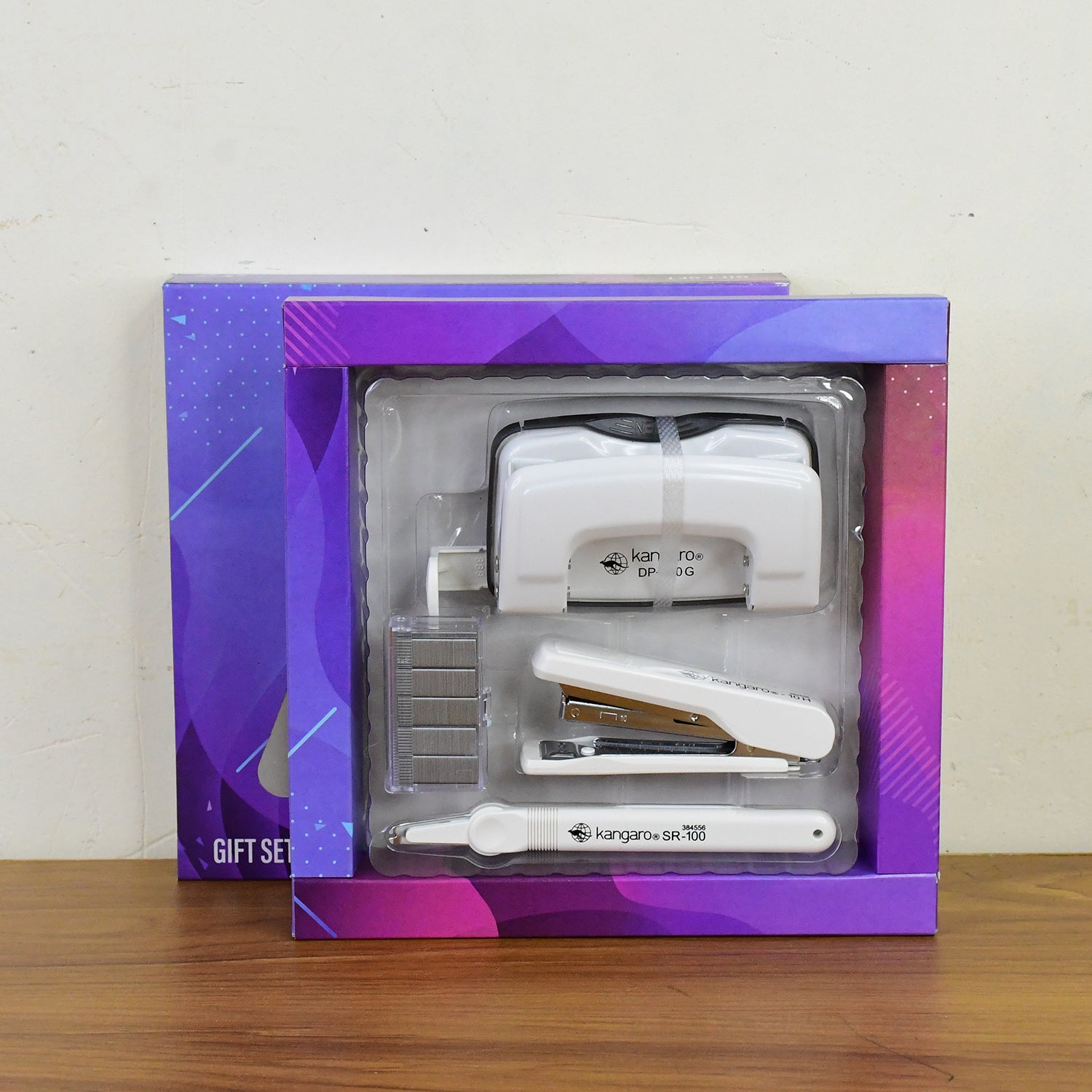 Lifestyle image of Kangaro 4-in-1 premium stationery gift set on office desk
