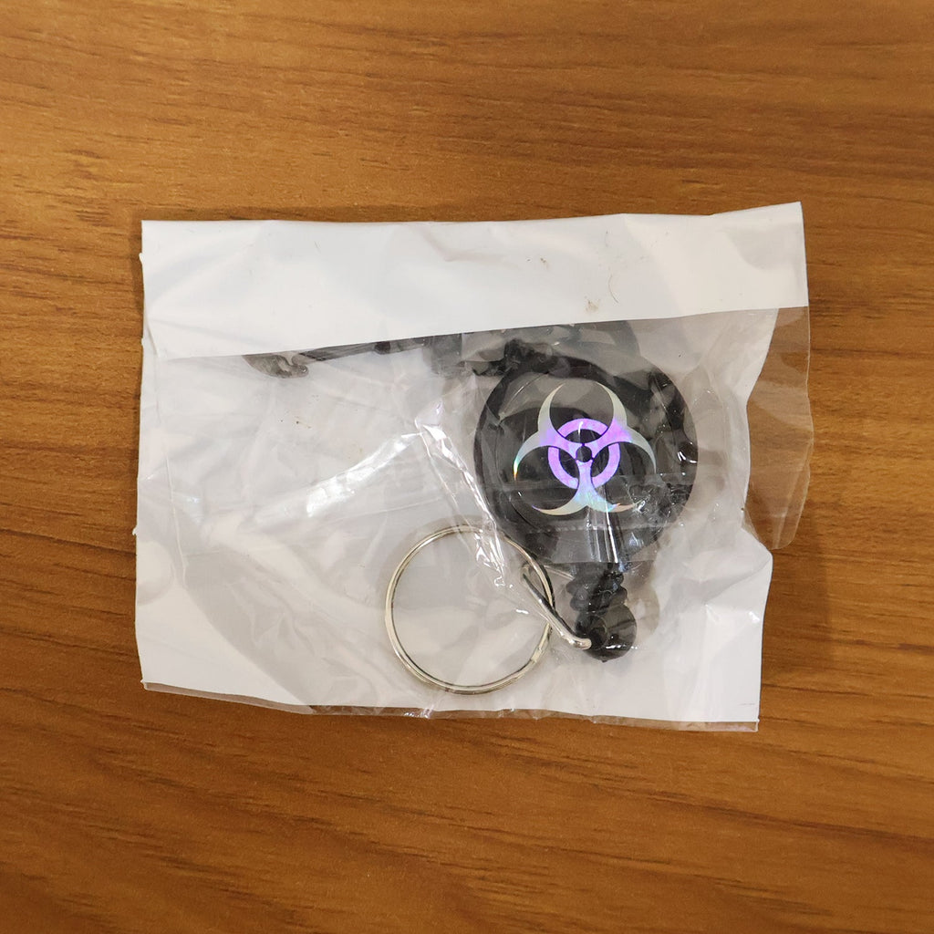 Durable safety anti-lost retractable keychain with a strong metal clip.