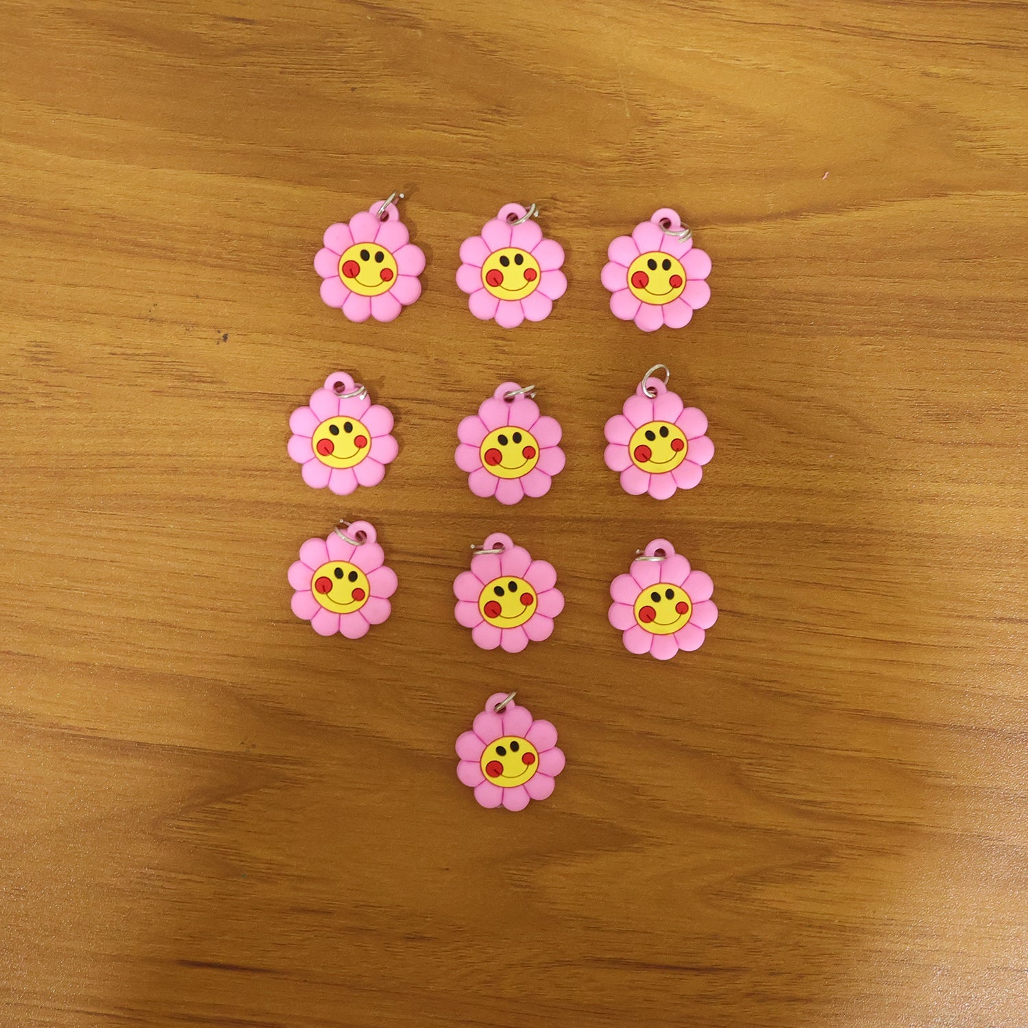 Decorative smiley flower keychain for accessories
