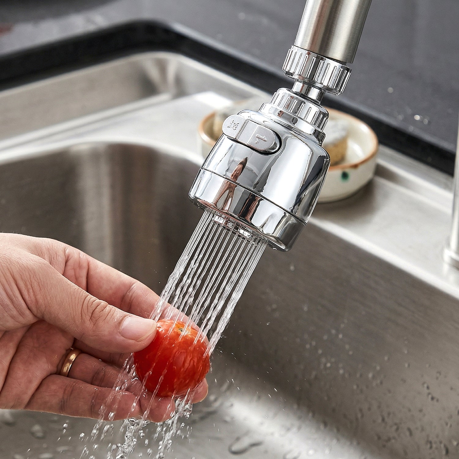 Adjustable tap aerator nozzle for water conservation
