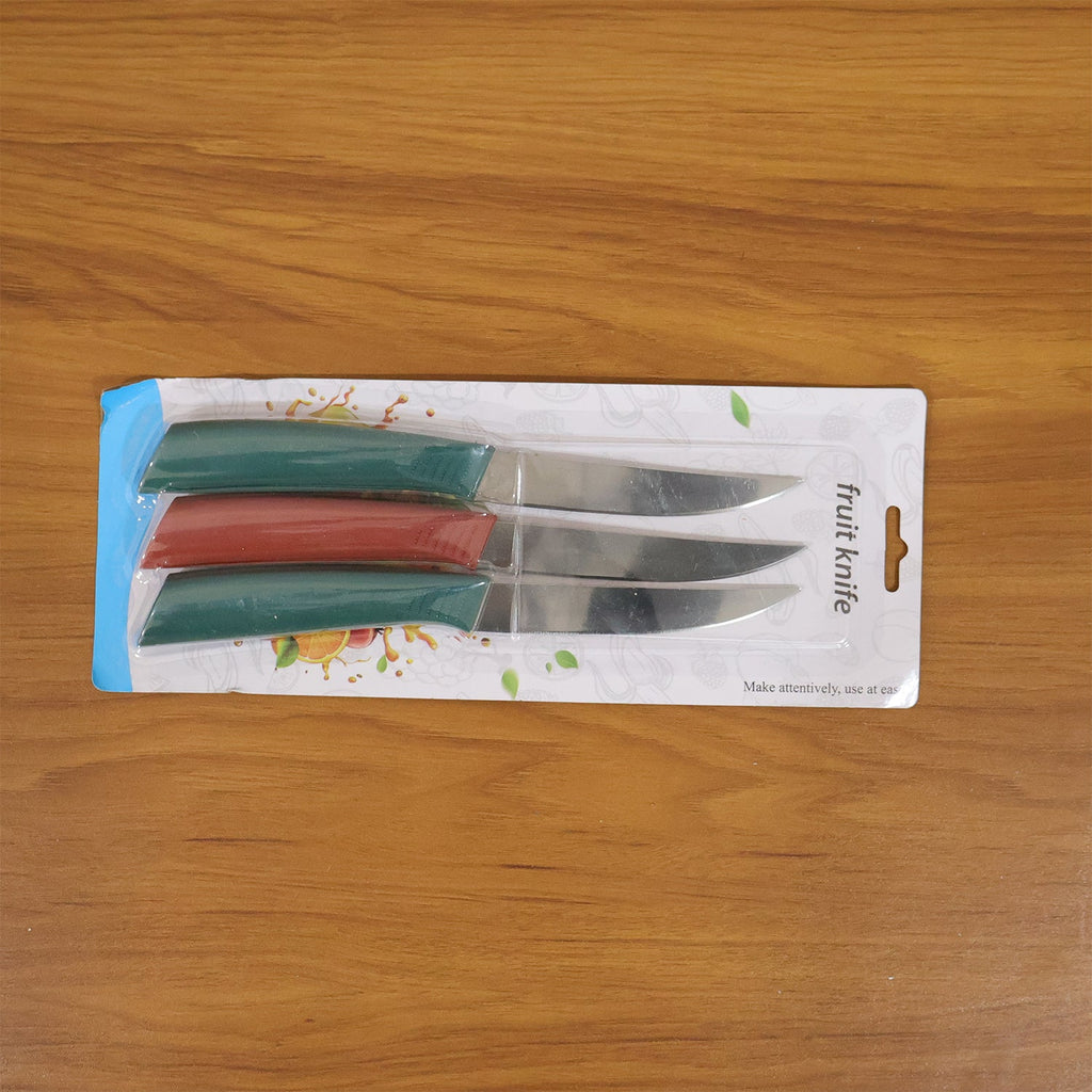 Set of three multipurpose stainless steel kitchen knives for daily food prep