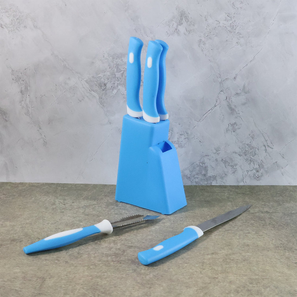 Ergonomically designed plastic handles on the high-quality stainless steel knives.
