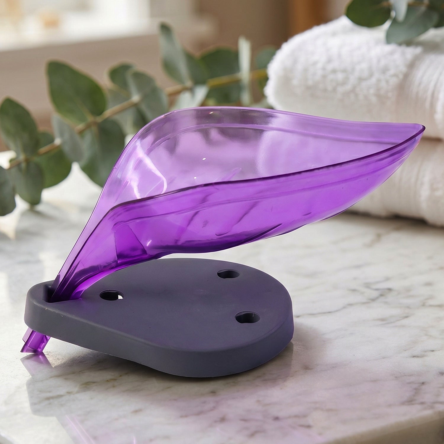 Elegant leaf-shaped soap dish with a functional draining system.