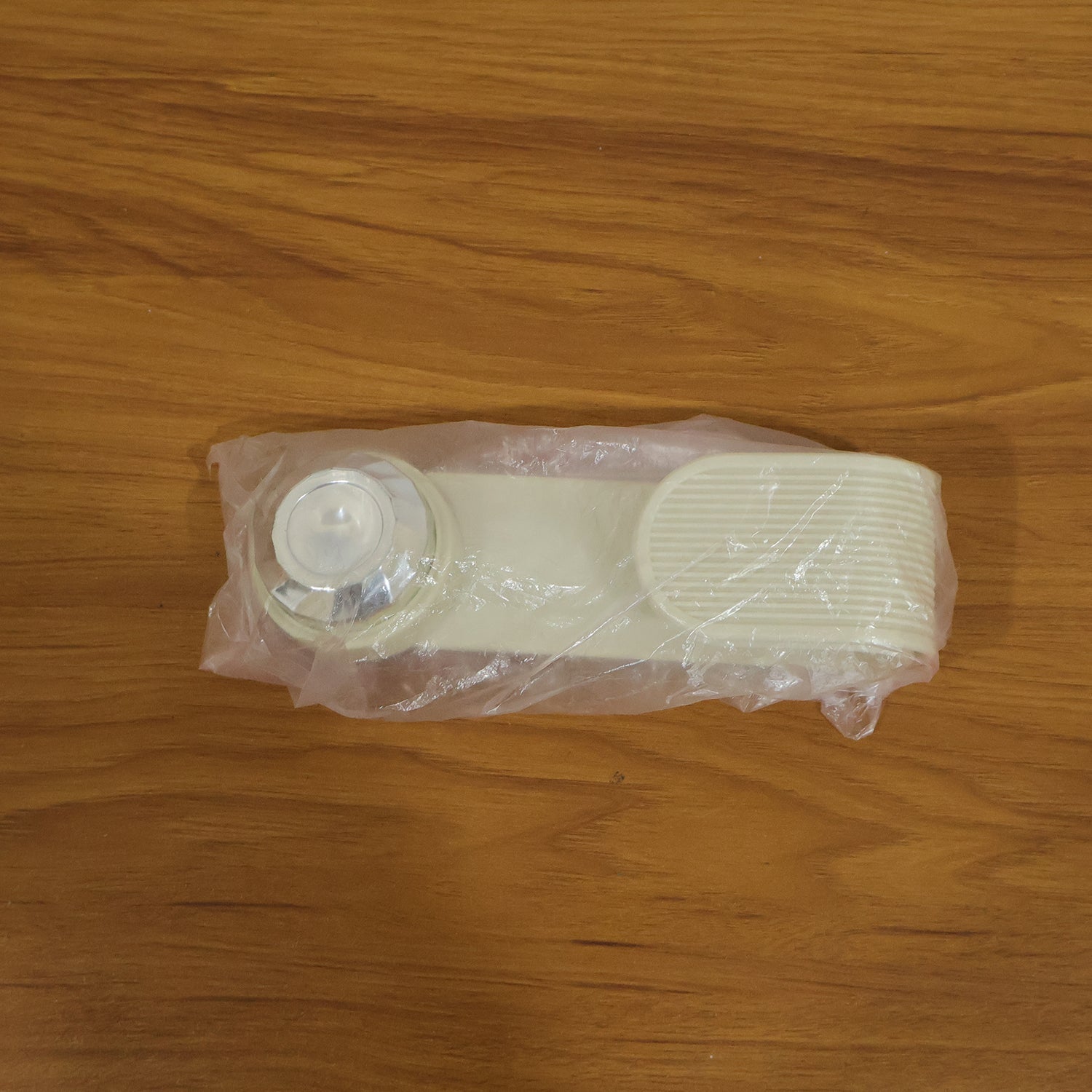 Kitchen lid support clip for heat-resistant handling