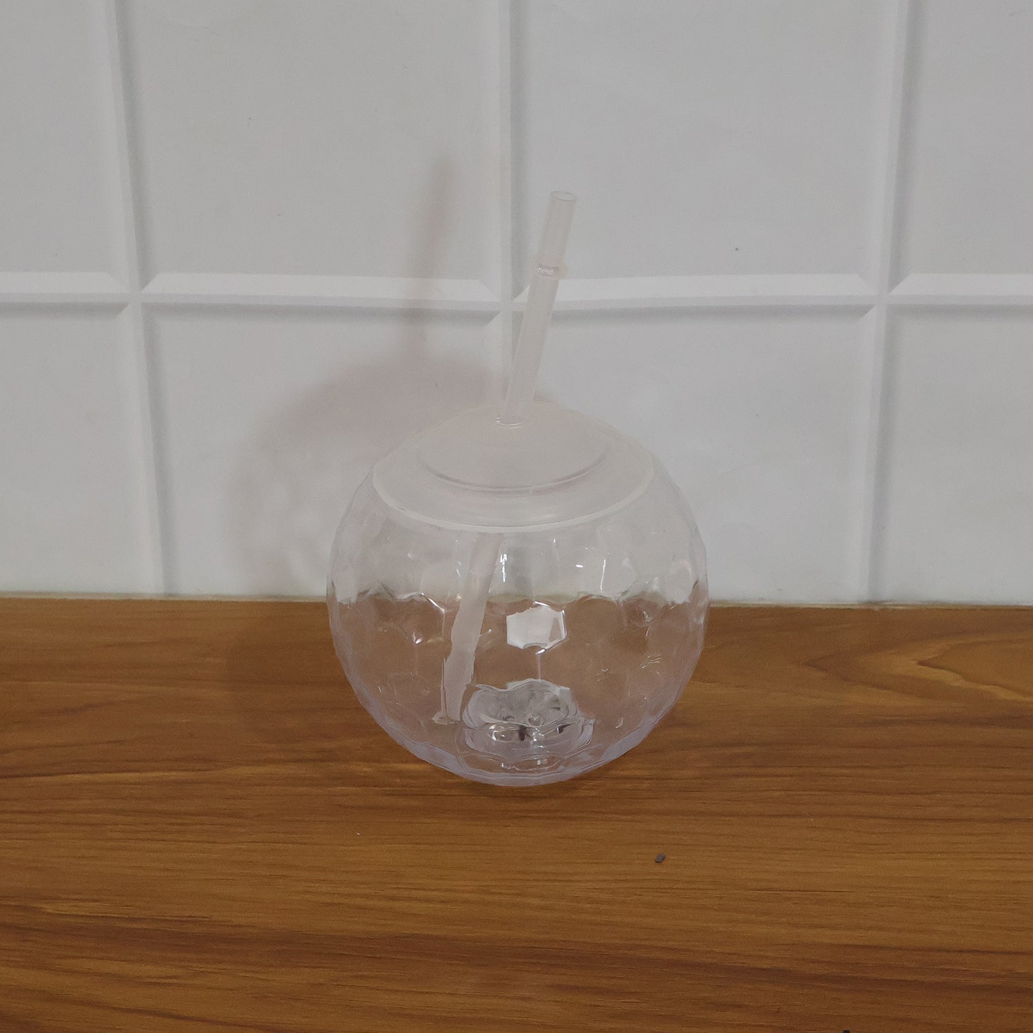 Illuminated LED drink cup with straw for festive occasions