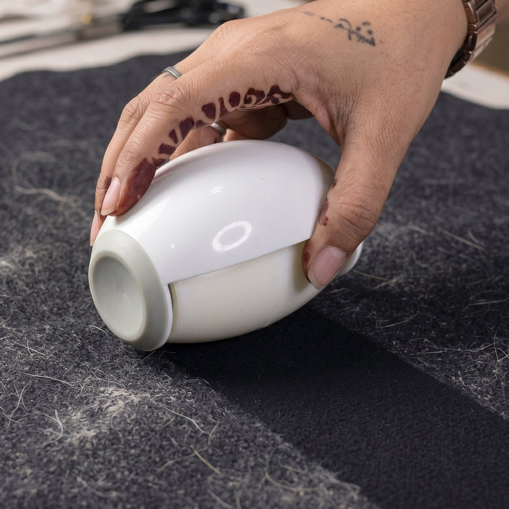Reusable lint roller suitable for furniture and clothing