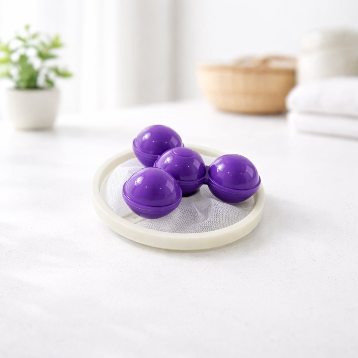 Reusable laundry lint catcher for cleaner clothes