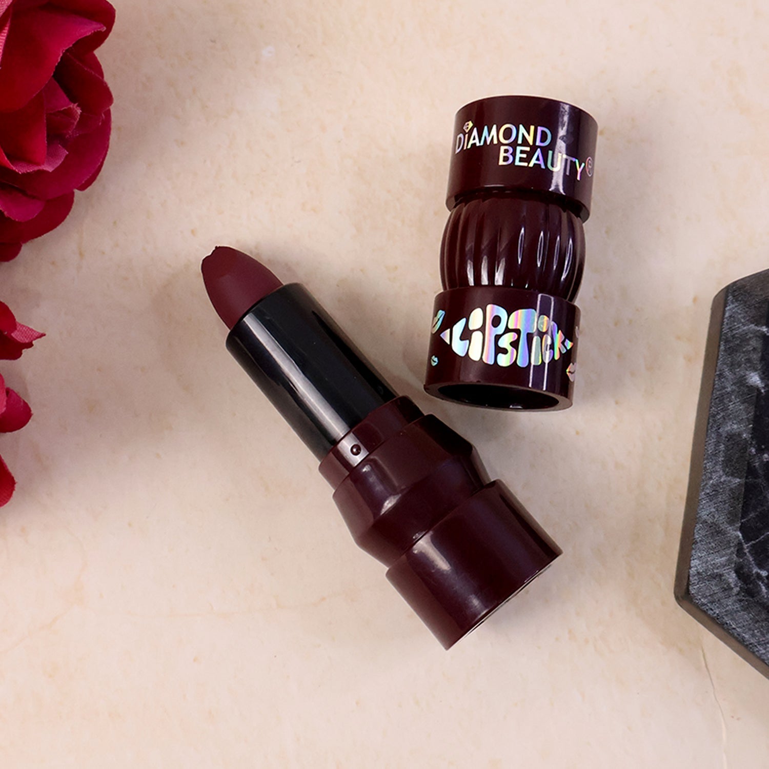 Travel-friendly compact case of hydrating matte lipstick