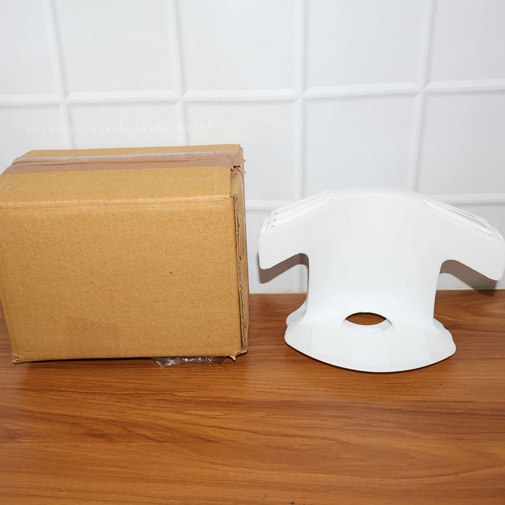 Curved plastic bed sheet clips providing secure grip on mattress corners