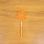Extendable insect swatter for high spots and corners